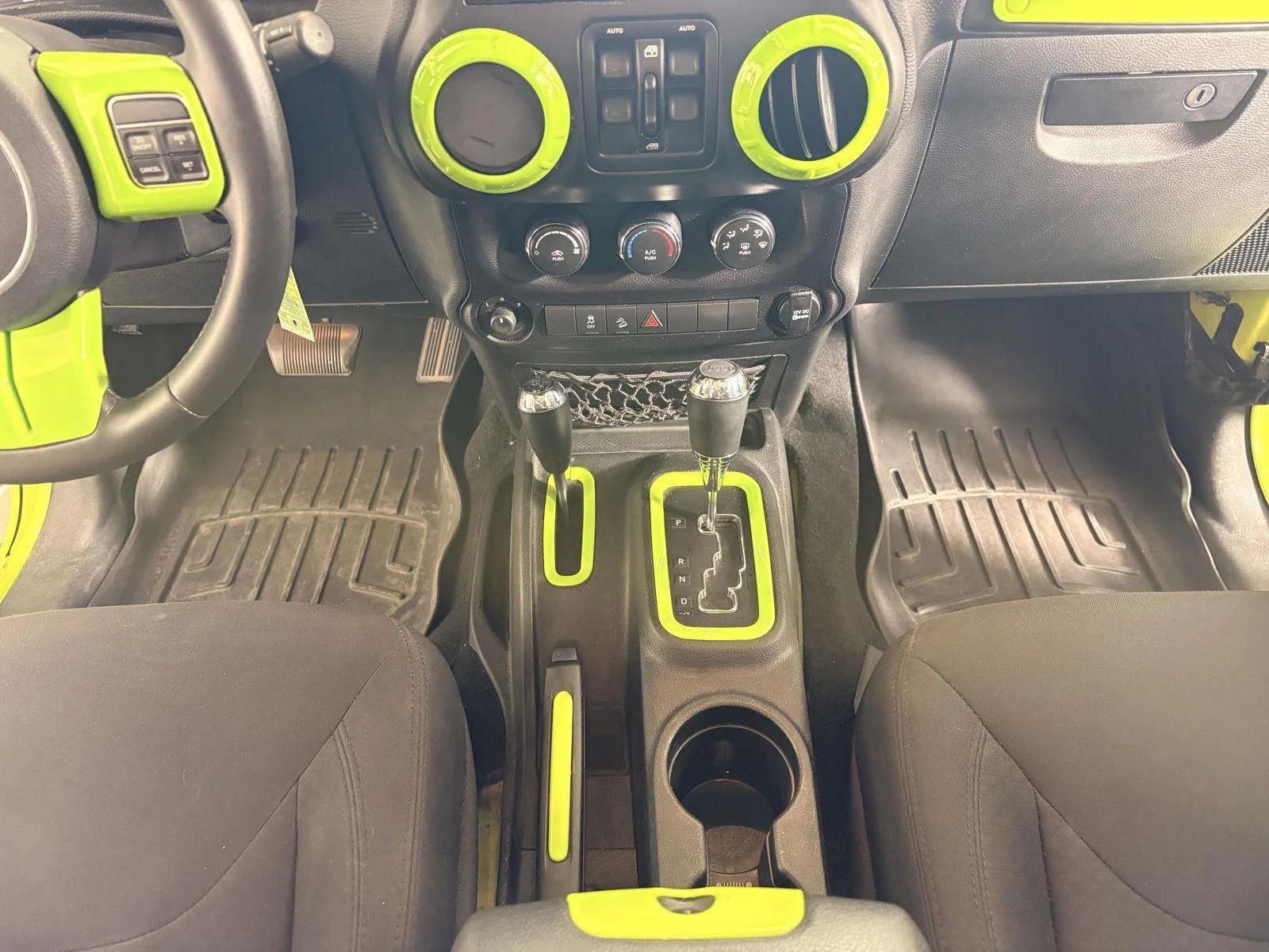 Used 2016 Hypergreen Clearcoat Jeep Sport image 32
