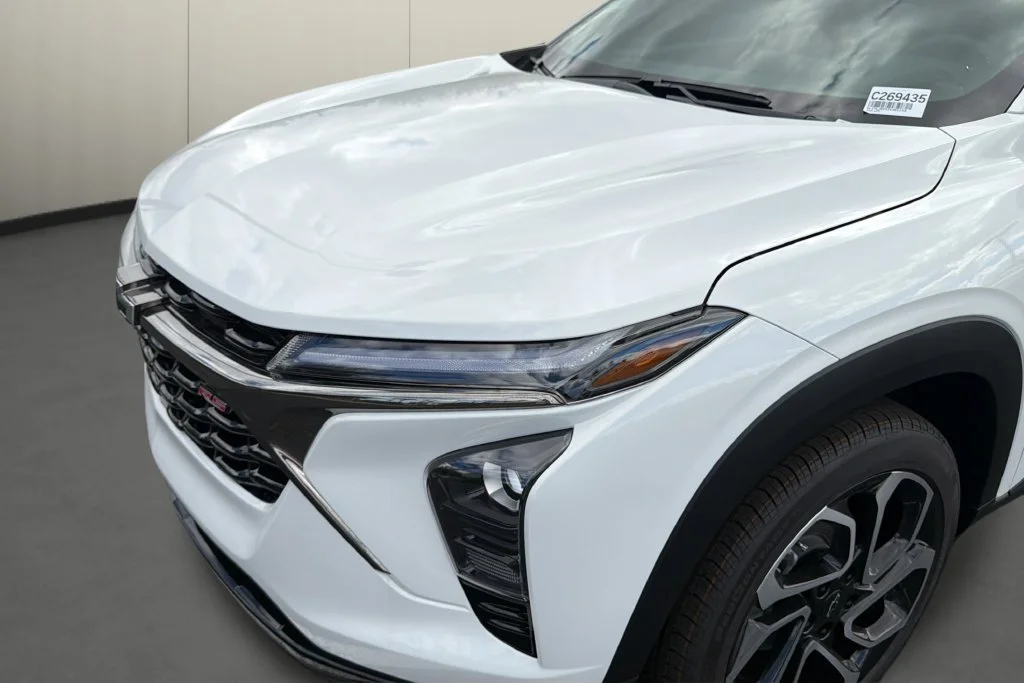 New 2026 Summit White Chevrolet 2RS image 10