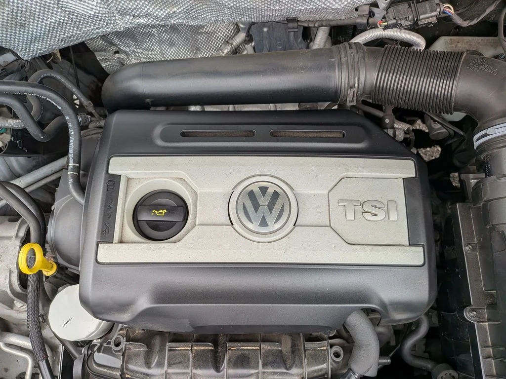 Used 2015 Silver Volkswagen SEL image 12