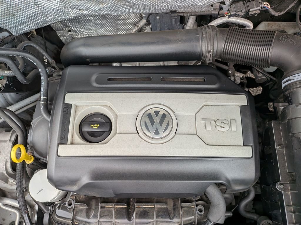Used 2015 Silver Volkswagen SEL image 12