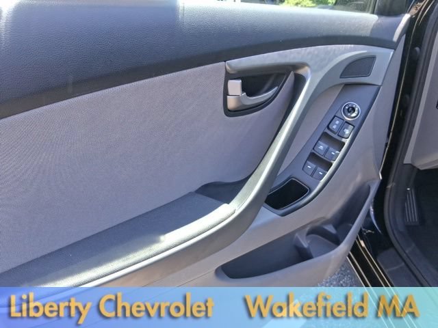Used 2016  Hyundai SE image 17