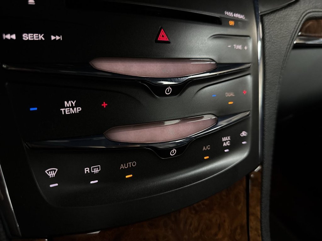 Used 2015 Tuxedo Black Lincoln Base image 19