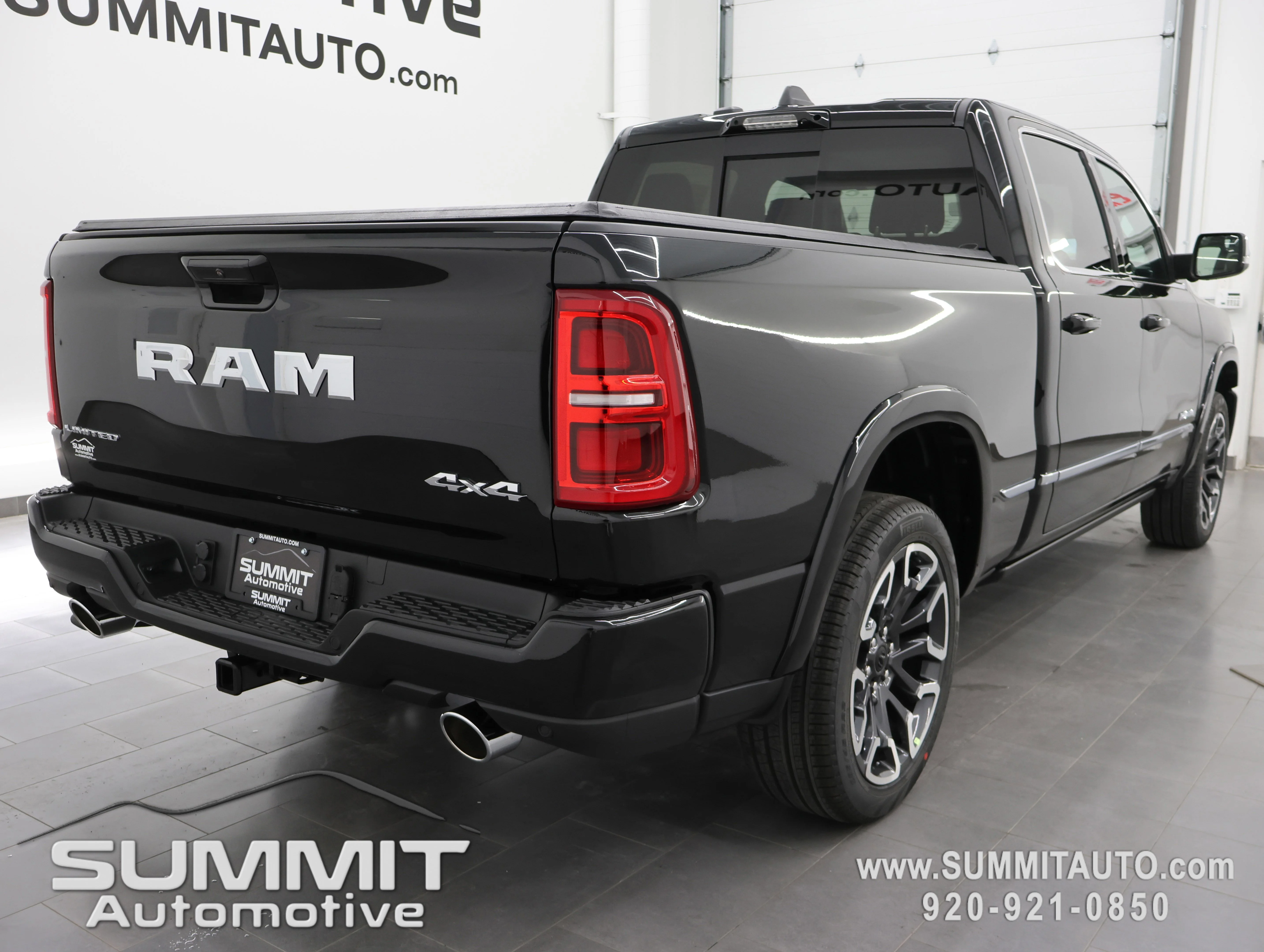 New 2026 Diamond Black Crystal Pearl-Coat Exterior Paint RAM Limited image 4
