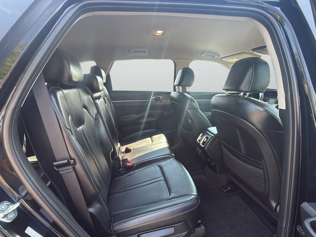Used 2023 Black Kia X-Line S image 25