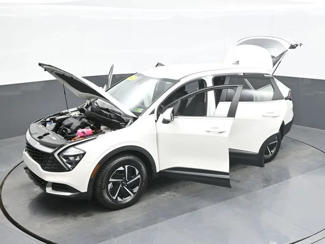 Used 2023 White Kia LX image 28
