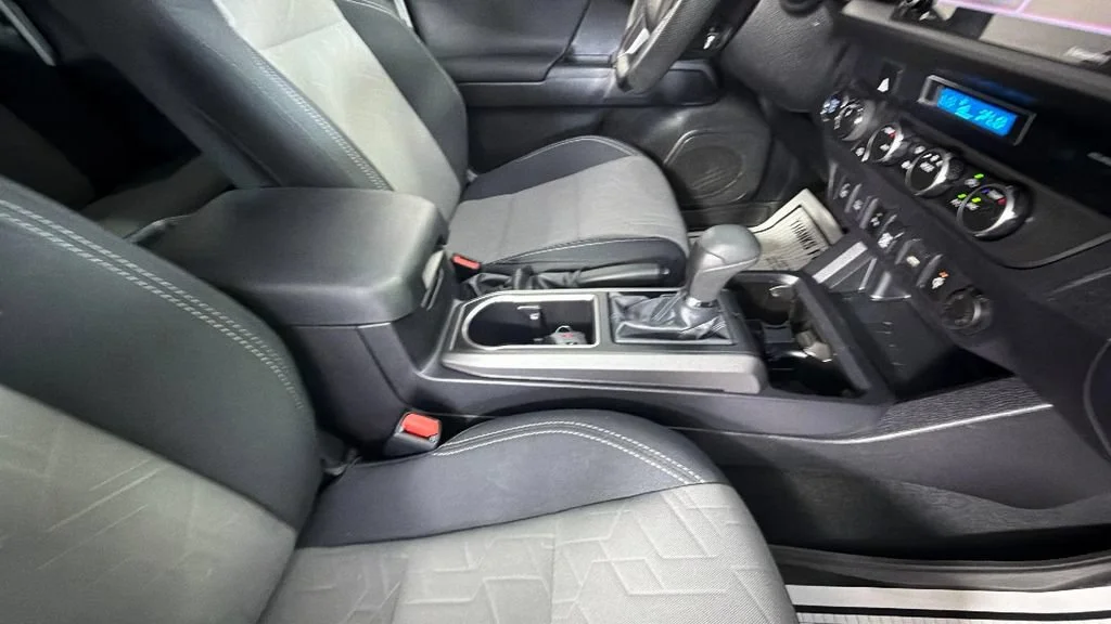 Used 2023  Toyota SR image 34