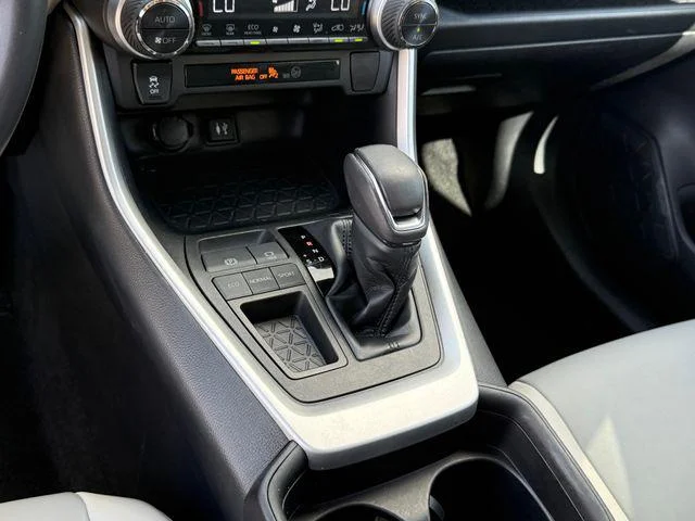 Certified Used 2019 LUNAR ROCK Toyota XLE Premium image 23