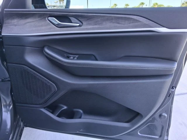 New 2026 Baltic Gray Metallic Clear-Coat Exterior Paint Jeep Altitude image 24