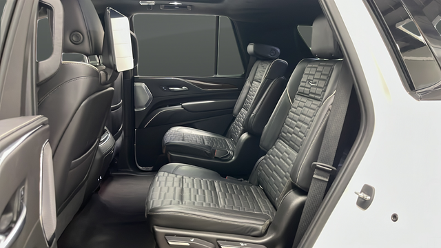 Used 2021 Crystal White Tricoat Cadillac Sport Platinum image 22