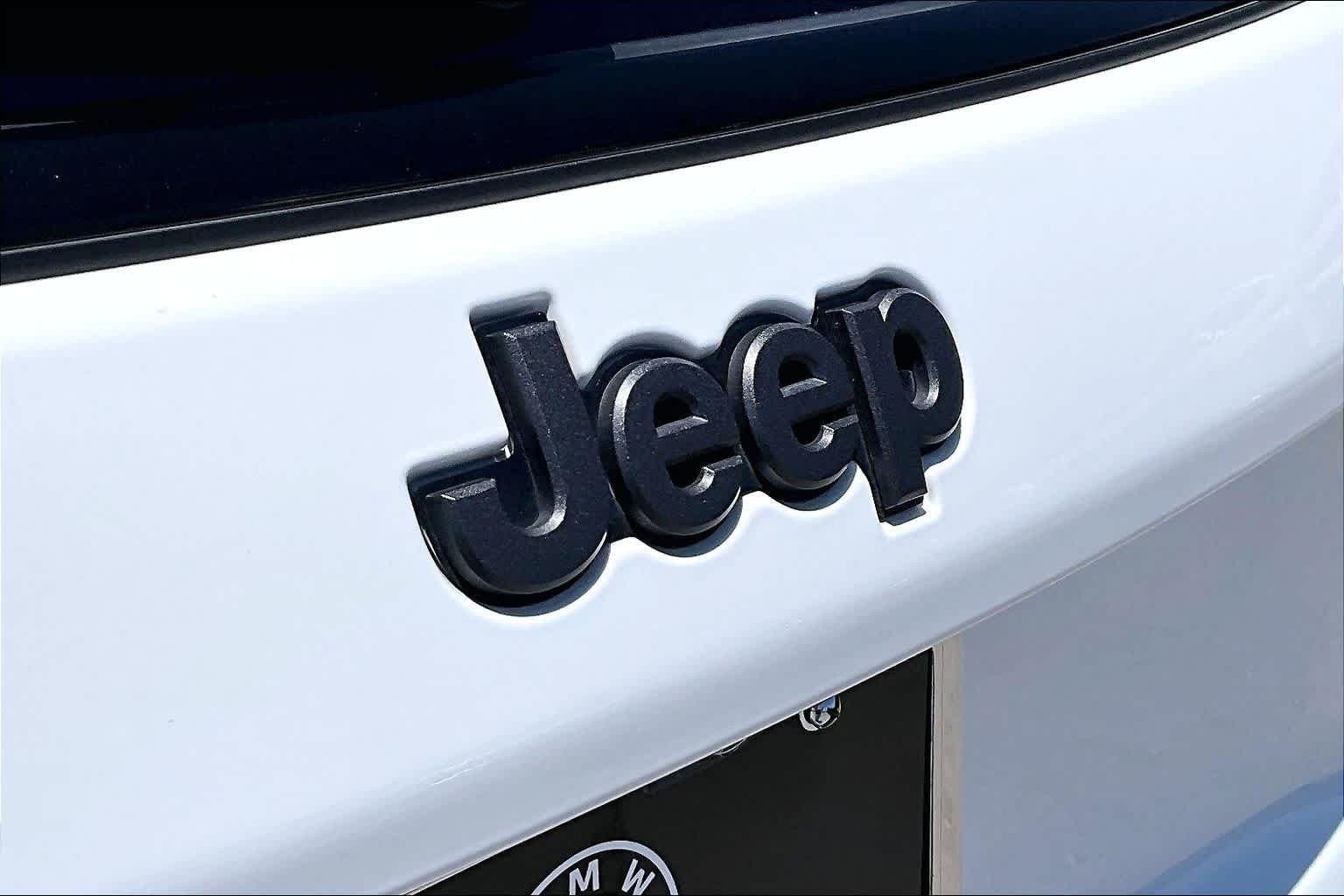 Used 2024 Bright White Clearcoat Jeep Trailhawk image 9