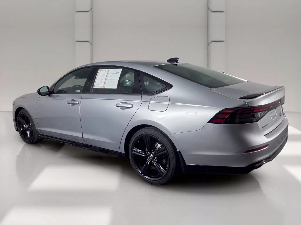 Used 2025 Solar Silver Metallic Honda Sport-L image 6