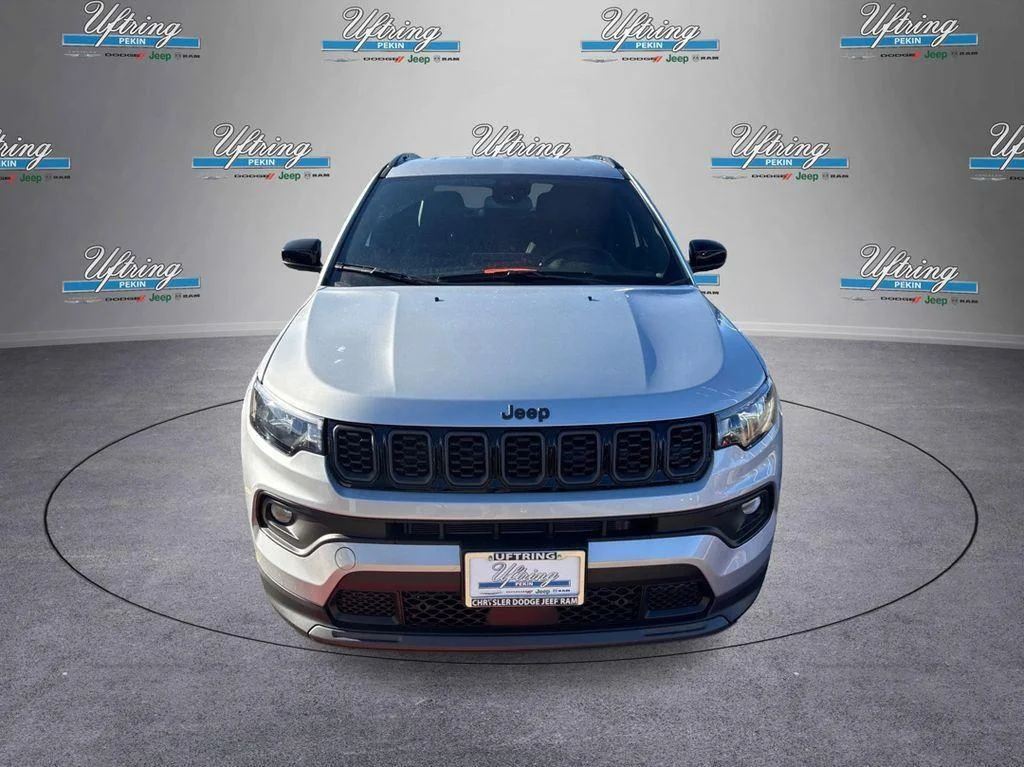 New 2026 Silver Zynith Metallic Clearcoat Jeep Latitude Altitude image 8