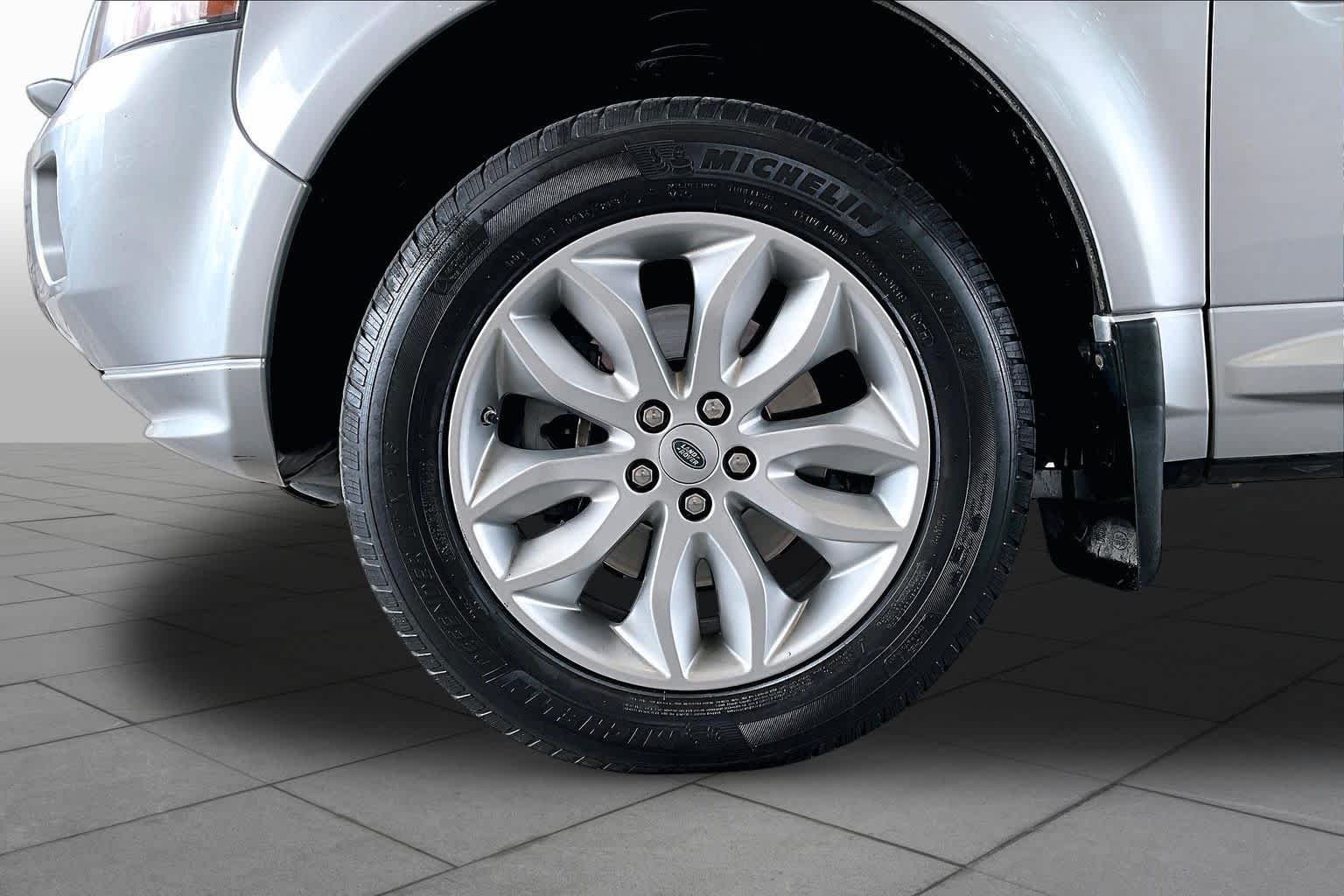 Used 2014 Indus Silver Land Rover  image 10