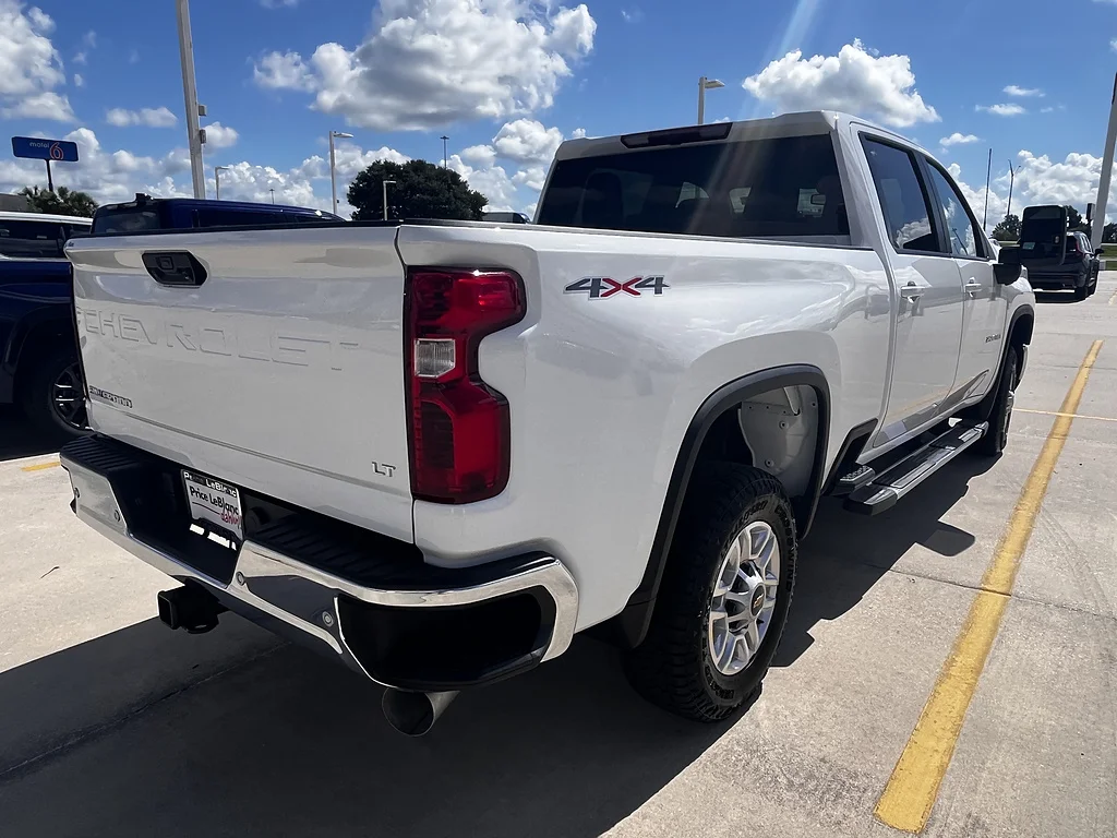 Used 2025 Summit White Chevrolet LT image 3