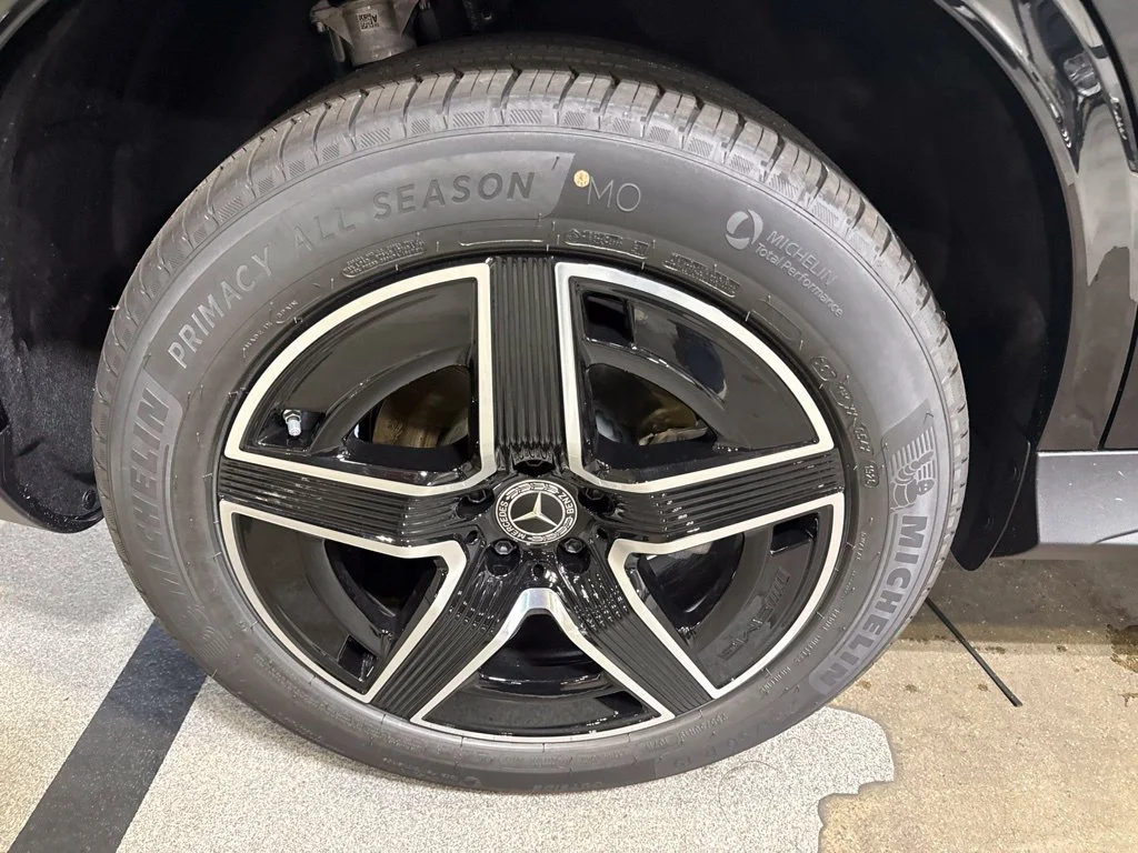 New 2027 Black Mercedes-Benz GLC 300 image 13