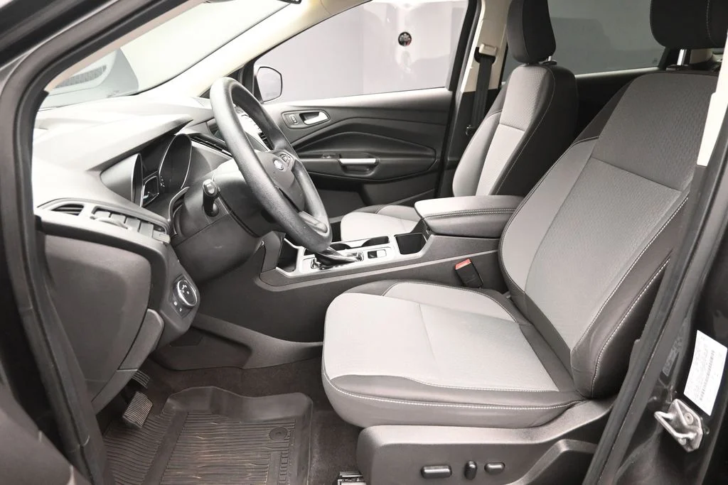 Used 2019 Gray Ford SE image 15