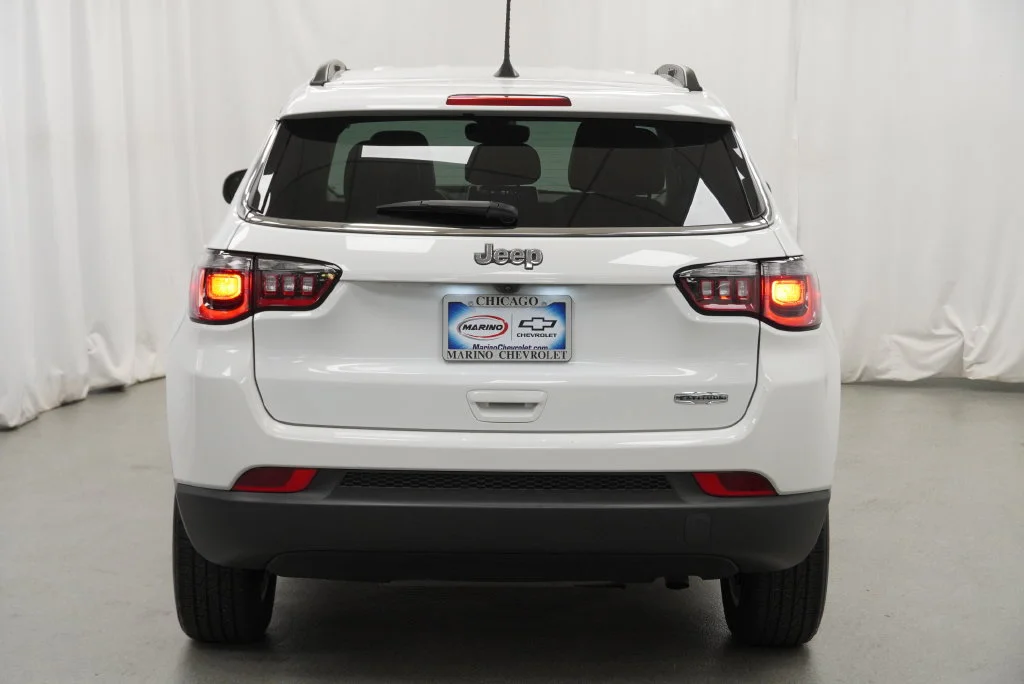 Used 2022 Bright White Clea Jeep Latitude image 14