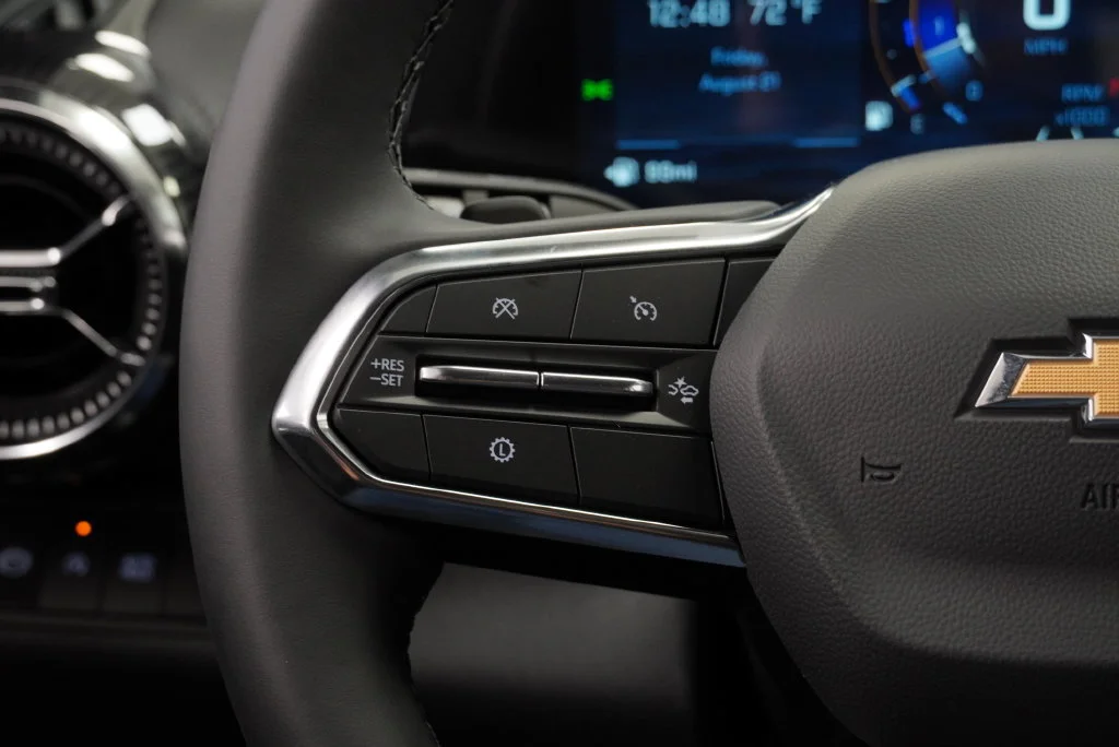 New 2027 Mosaic Black Metallic Chevrolet LT image 21