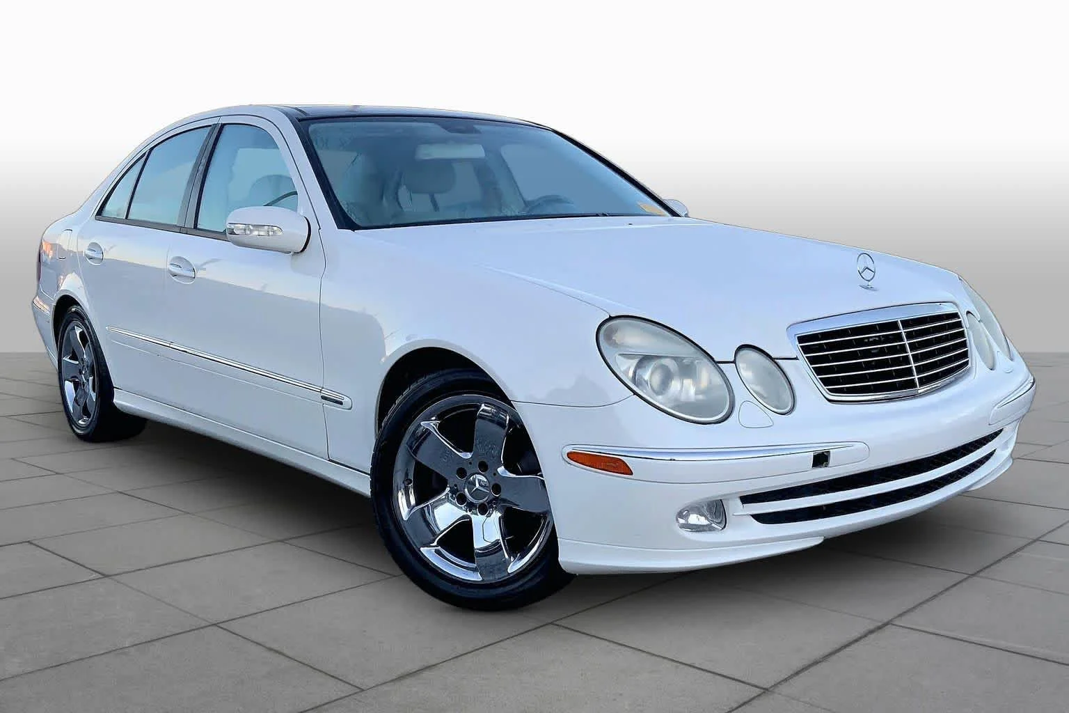 Used 2004  Mercedes-Benz 3.2L image 2