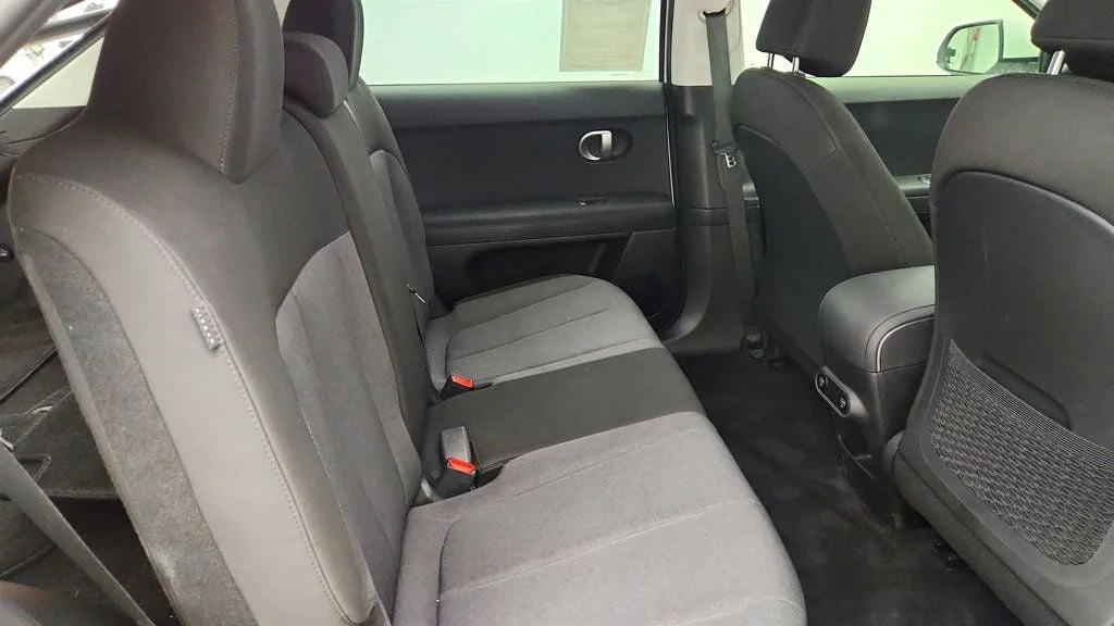 Used 2024 Atlas White Hyundai SEL RWD image 21