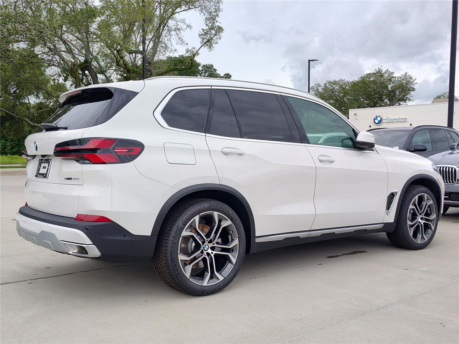 New 2026 Alpine White BMW sDrive40i image 5
