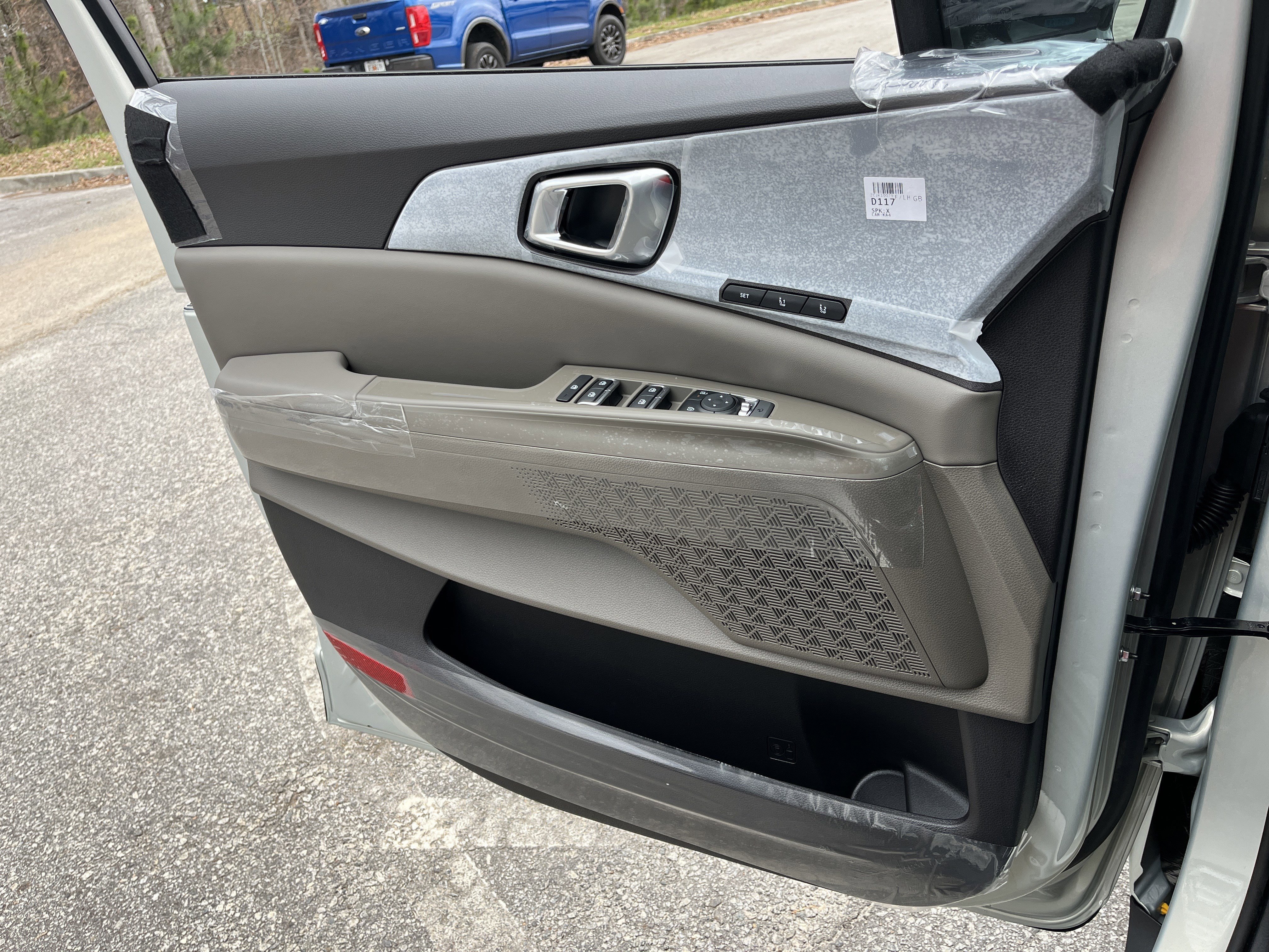 New 2026 Ivory Silver Kia EX image 16