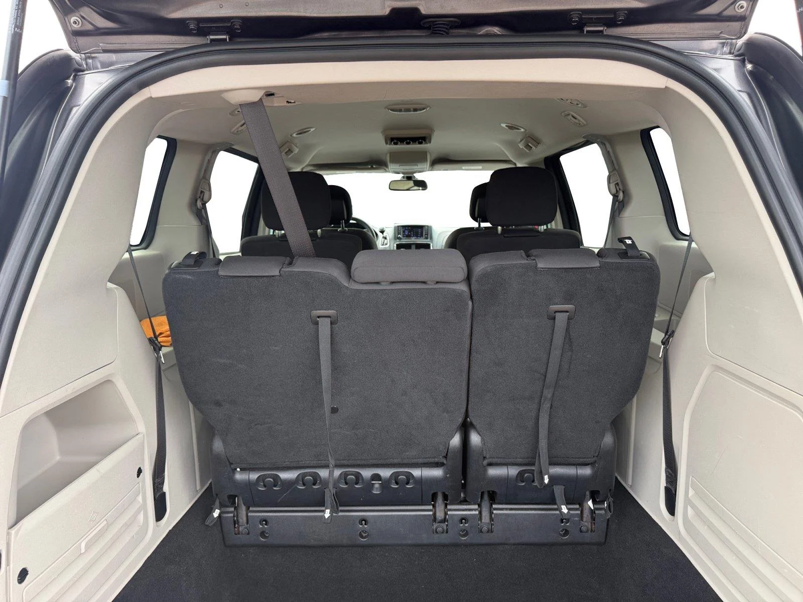 Used 2019 Granite Pearlcoat Dodge SE image 18