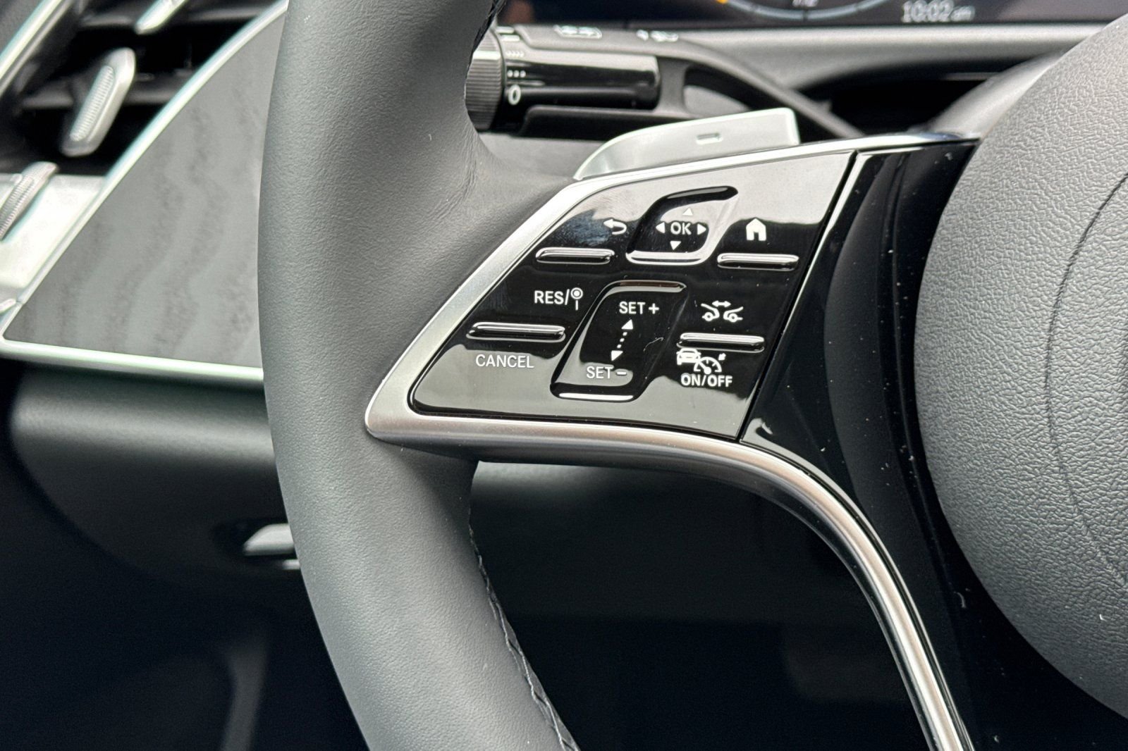 New 2026 MANUFAKTUR Alpine Grey Mercedes-Benz E 350 image 29