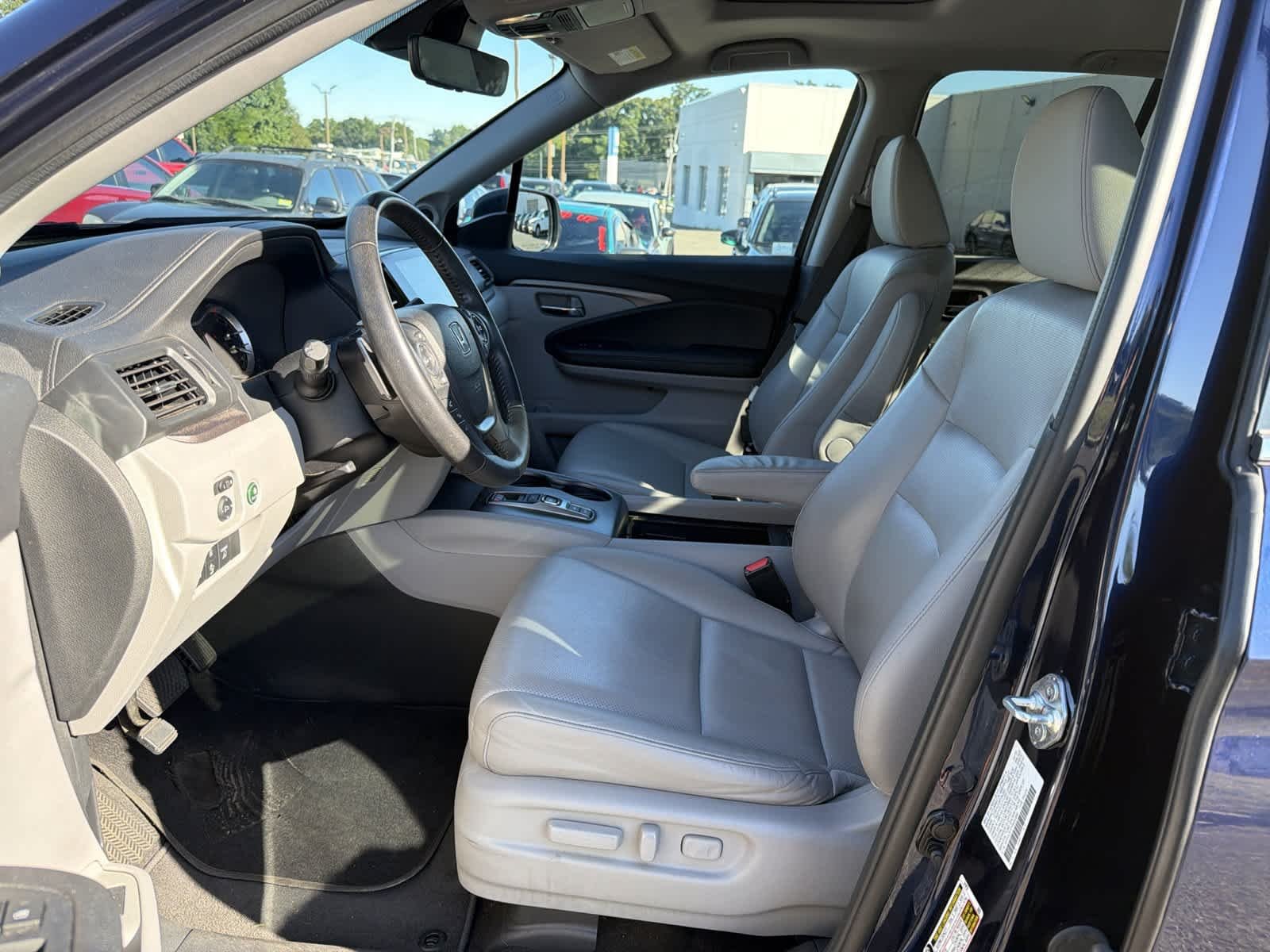 Used 2023 Obsidian Blue Pearl Honda RTL image 12