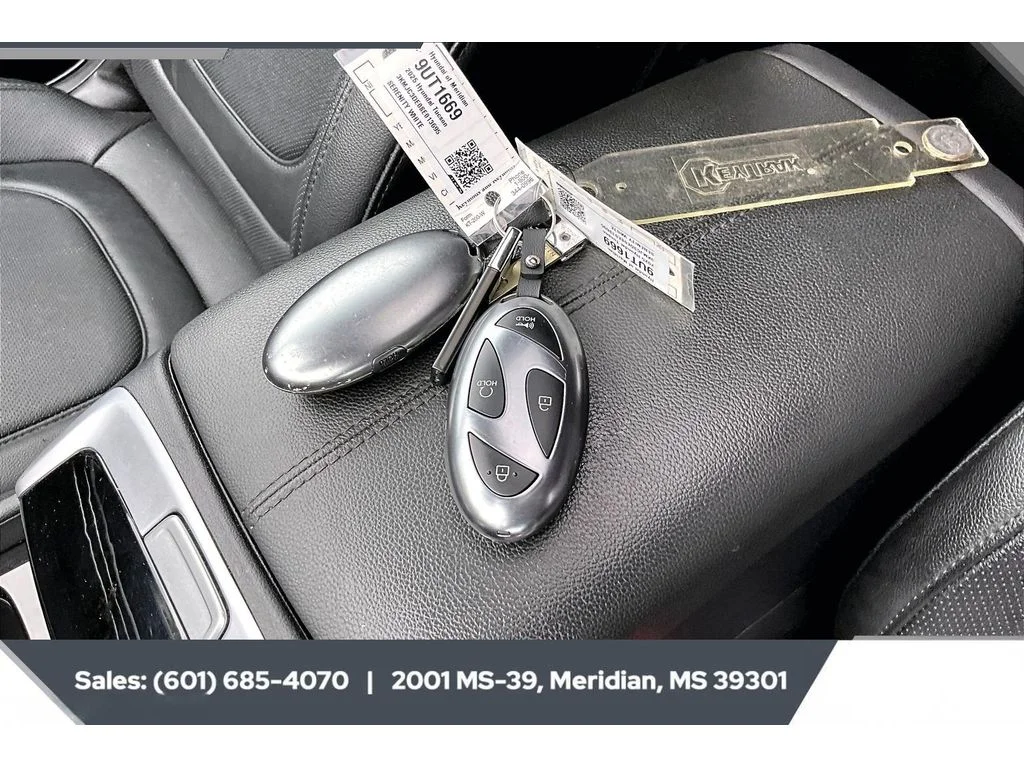 Used 2025 SERENITY WHITE PEARL Hyundai SEL Convenience image 9
