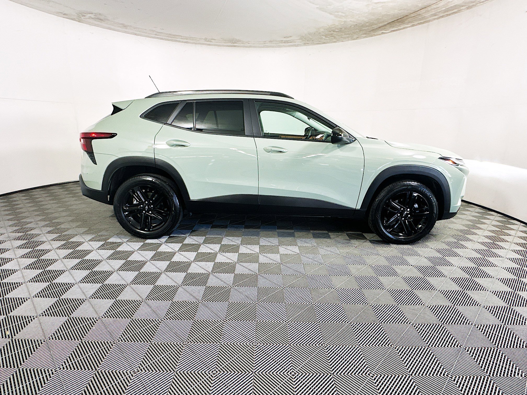 2025 Chevrolet Trax thumbnail 4