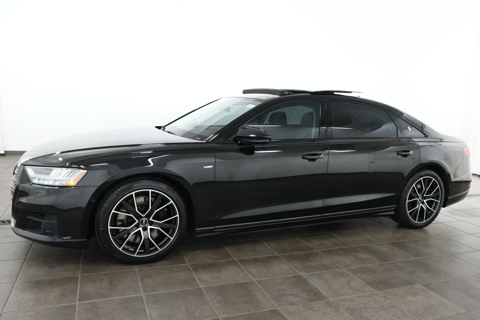 Used 2021 Black Metallic Audi 4.0 image 3