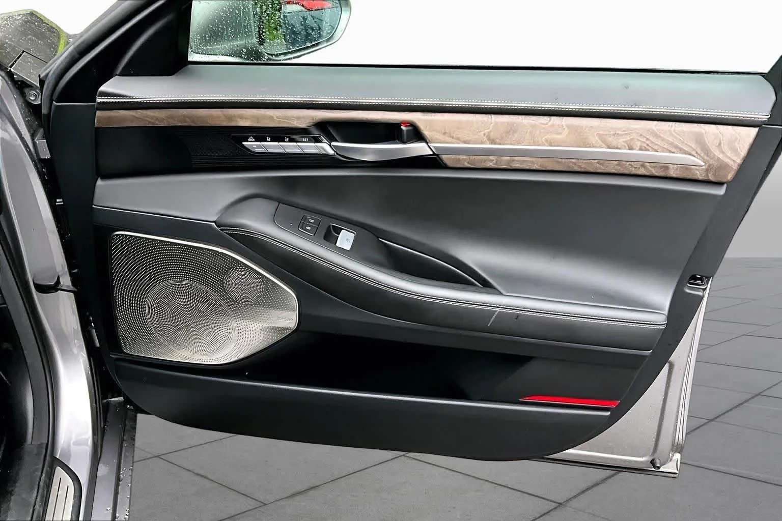 Used 2021 Savile Silver Genesis 3.3T Premium image 22