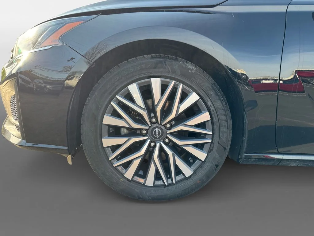 Used 2023 Super Black Clearcoat Nissan 2.5 SV image 14