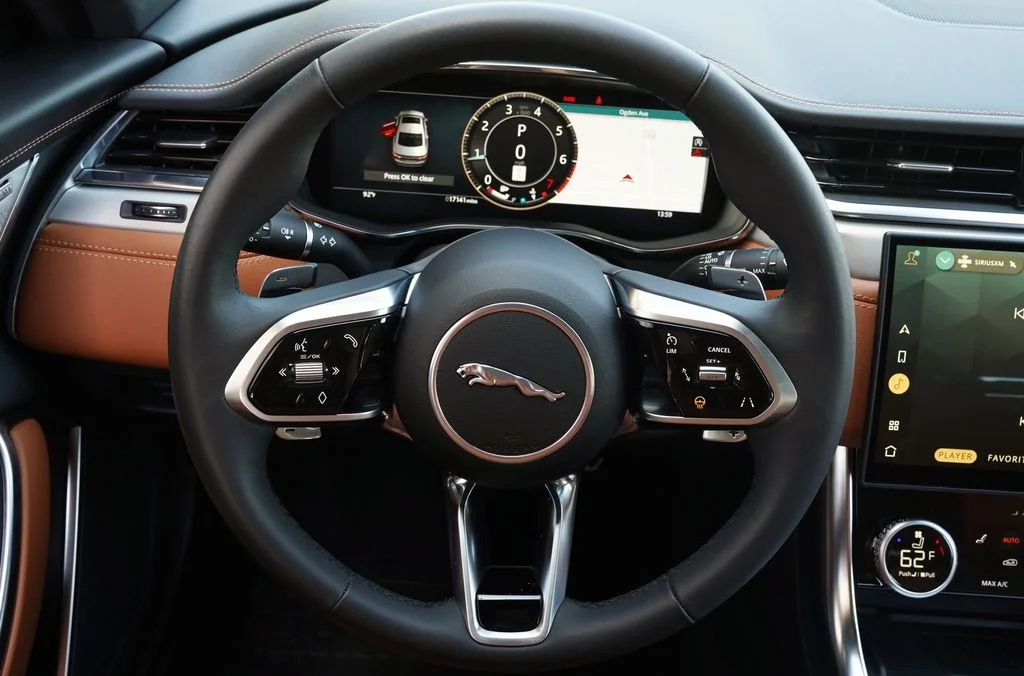 Used 2024 Green Jaguar R-Dynamic SE image 16