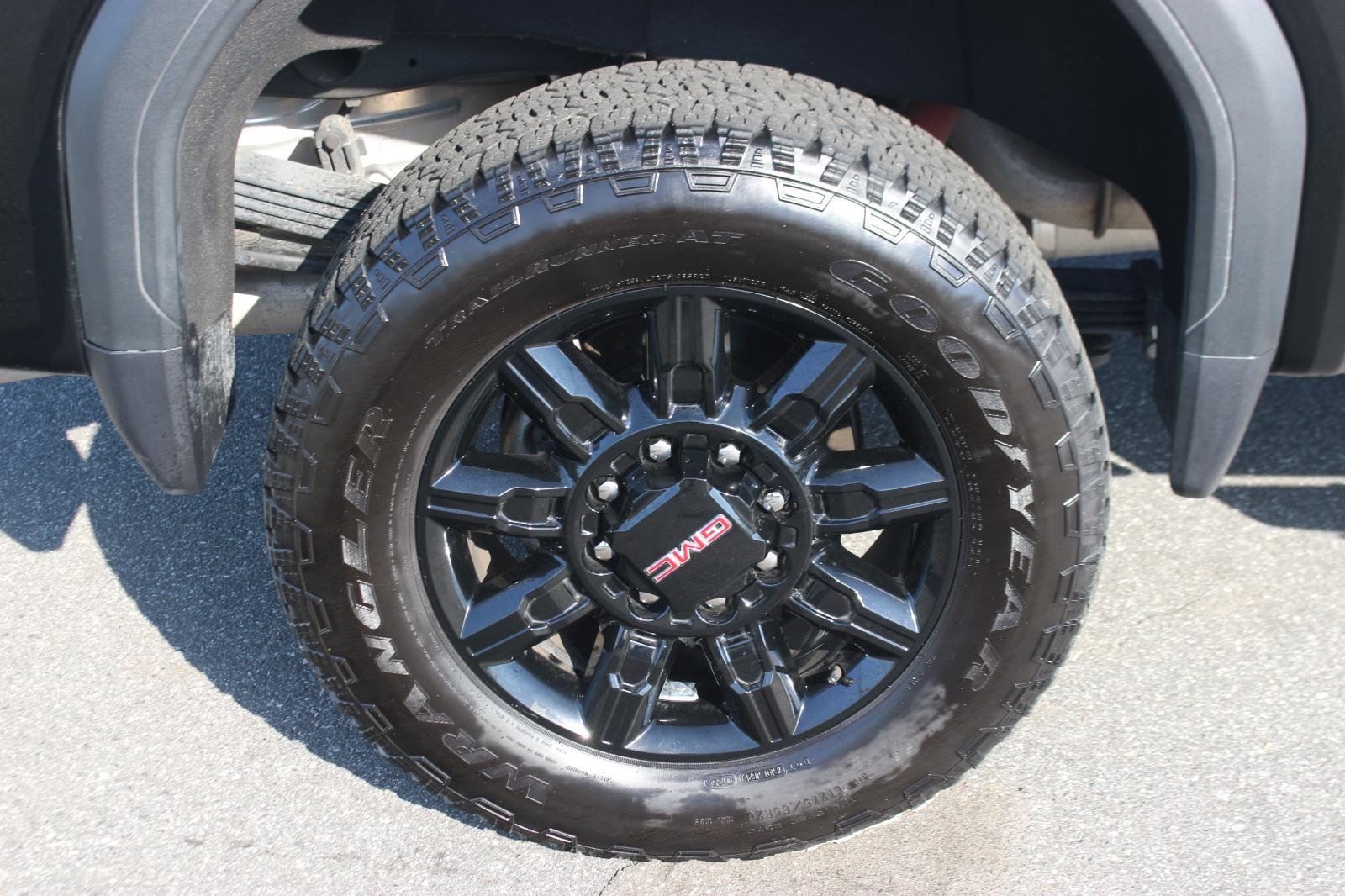 Used 2025 Onyx Black GMC AT4 image 38