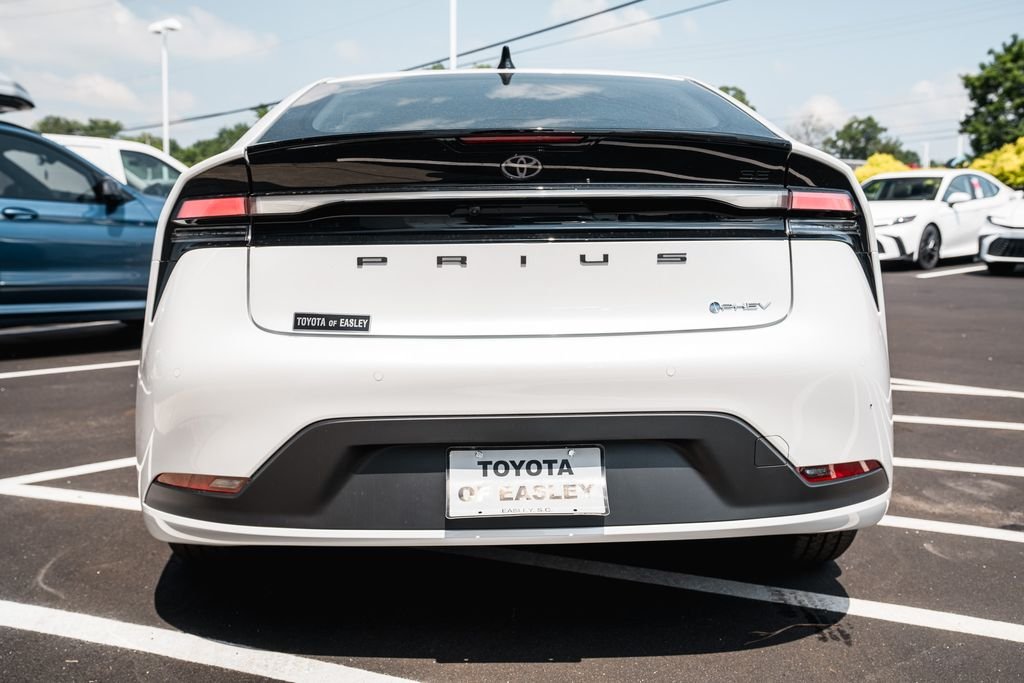 New 2026 Wind Chill Pearl Toyota SE image 6