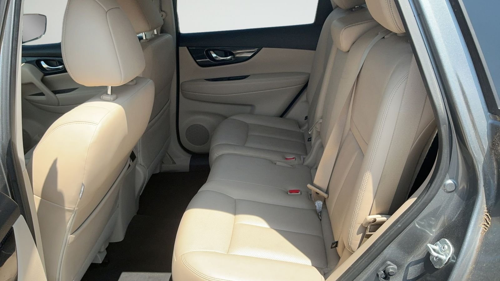 Used 2017 Gray Nissan SL image 45
