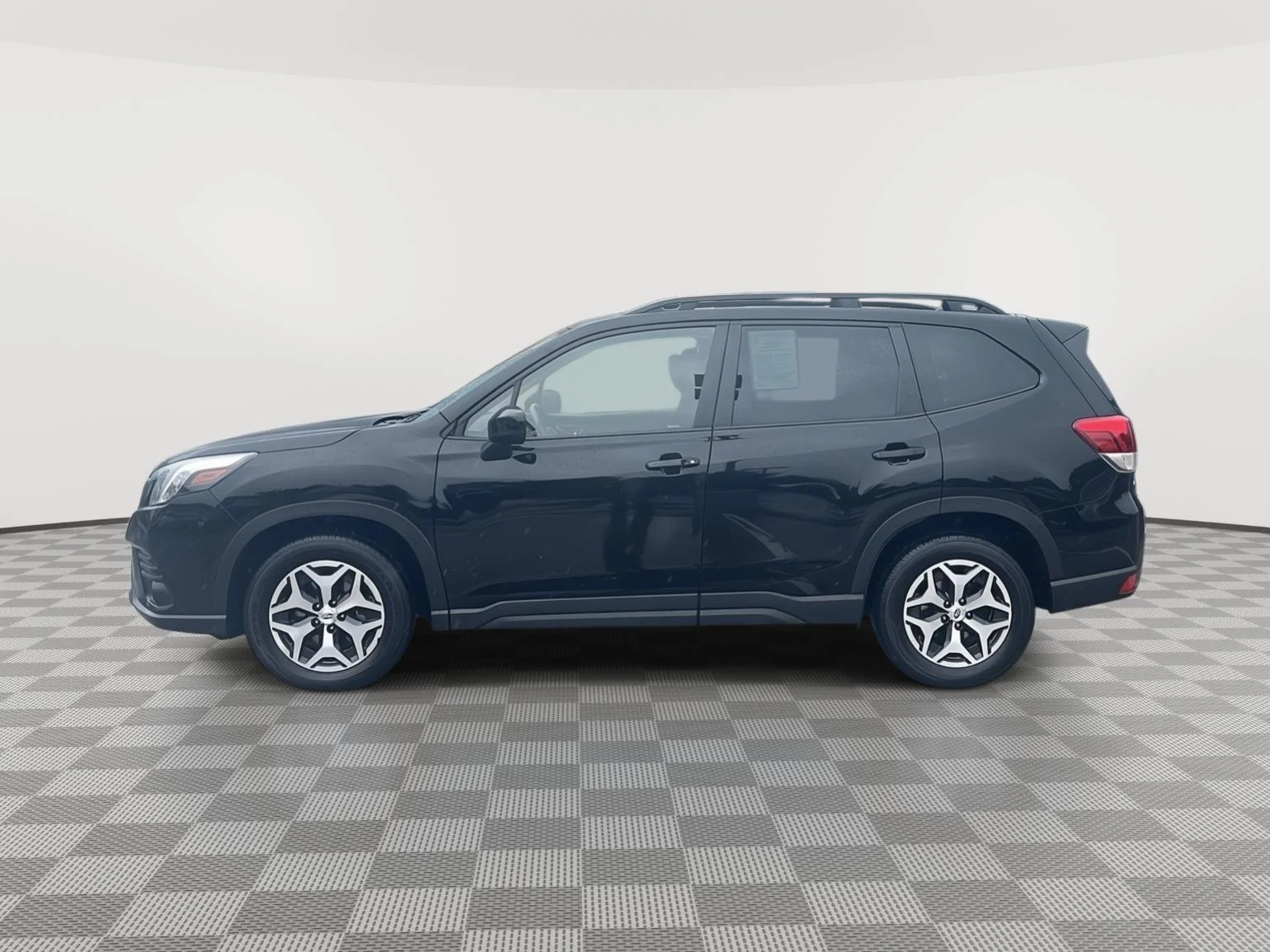 Used 2023 Crystal Black Silica Subaru Premium image 9