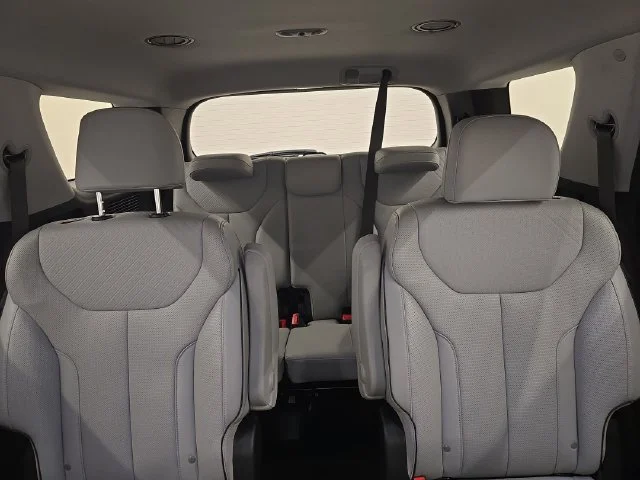 Used 2025 Abyss Black Pearl Hyundai SEL image 21