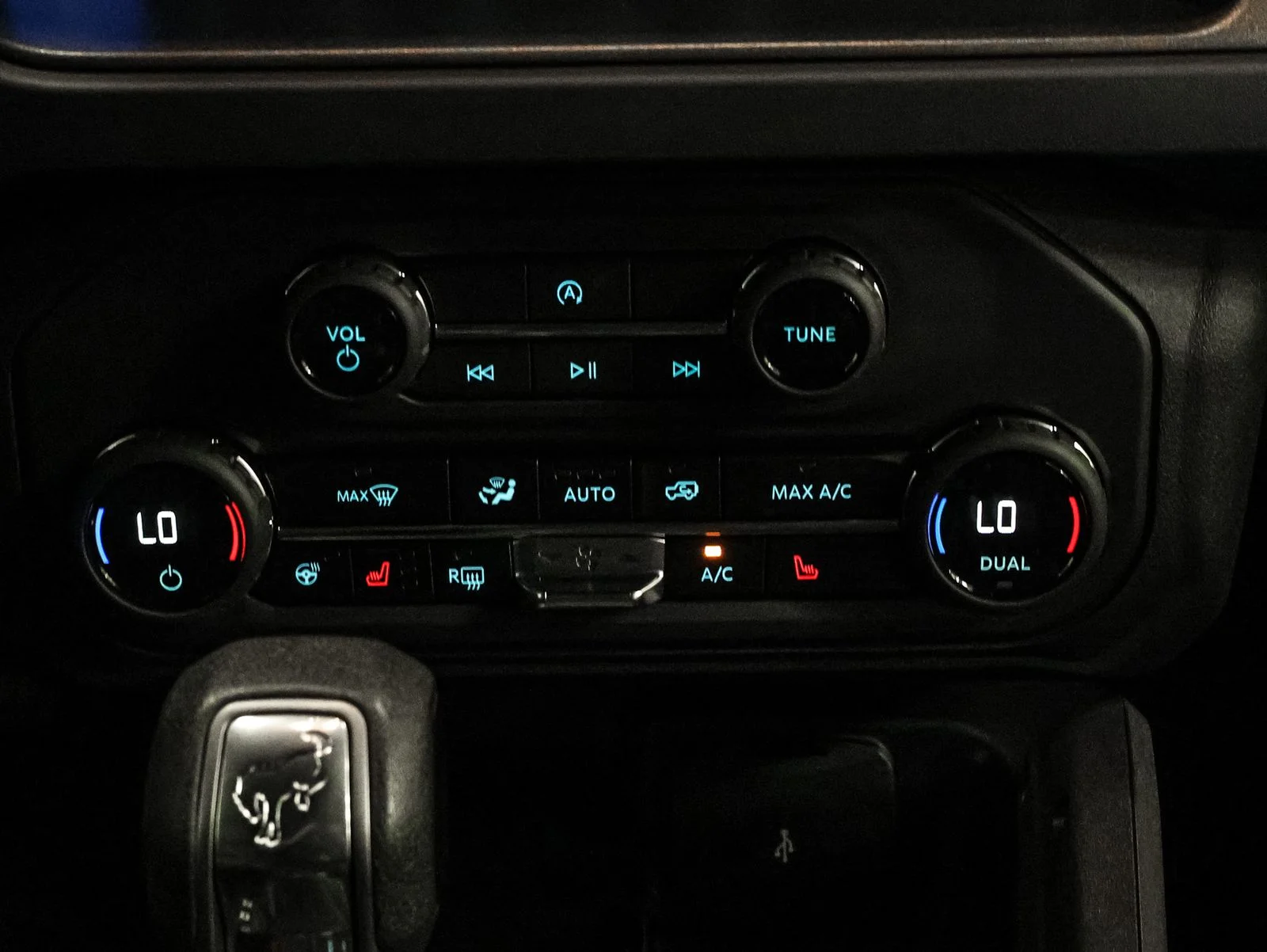 Used 2026 Carbonized Gray Metallic Ford Badlands® image 31