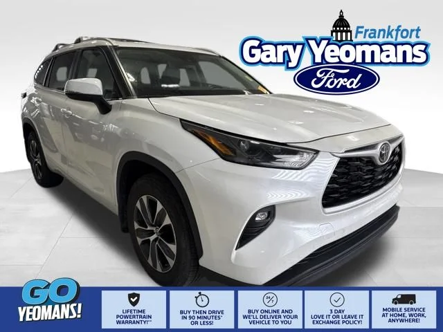 Used 2023 Pearl Toyota XLE image 1