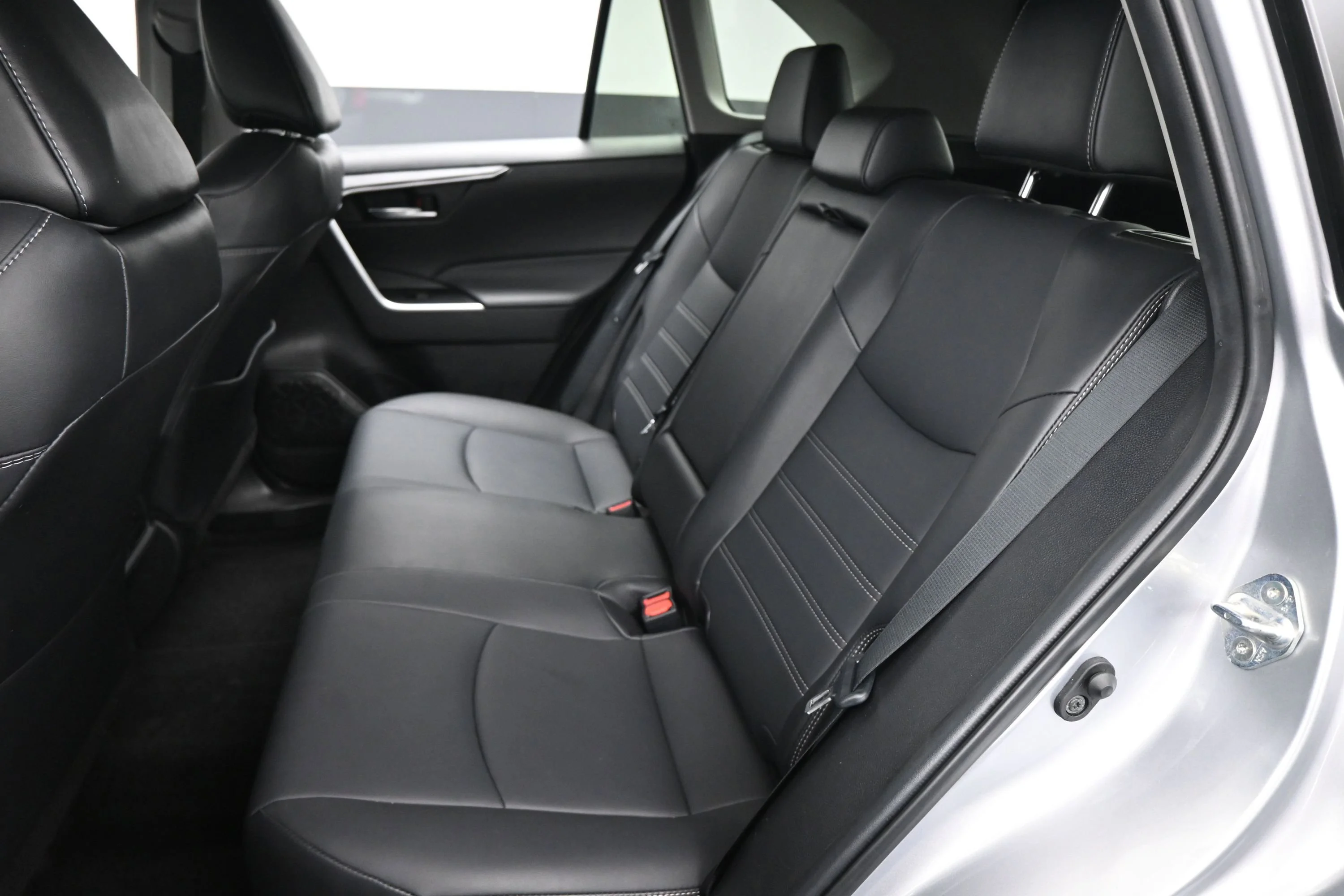 Used 2022 Silver Sky Metallic Toyota XLE Premium image 11