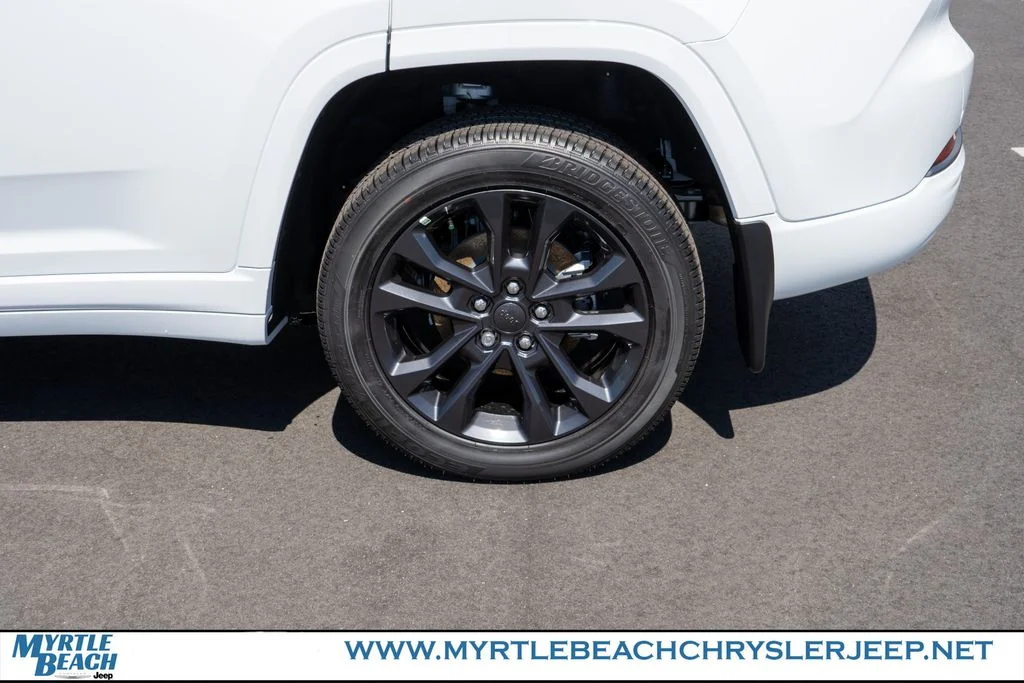 New 2026 Bright White Clear-Coat Exterior Paint Jeep Limited Reserve image 12