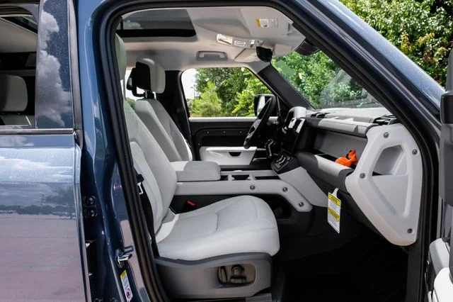 New 2026 Tasman Blue Land Rover X-Dynamic SE image 44