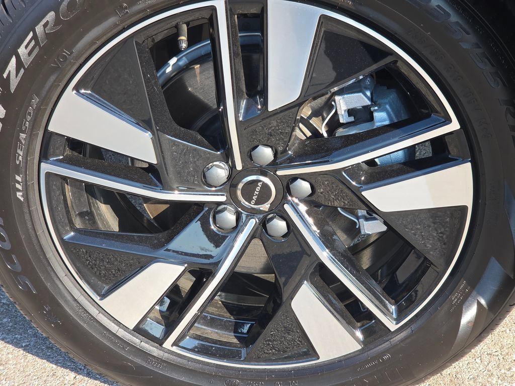 2026 Volvo XC60 Plus - Photo 21