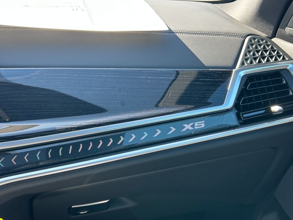 New 2026 Black Sapphire Metallic BMW xDrive40i image 26