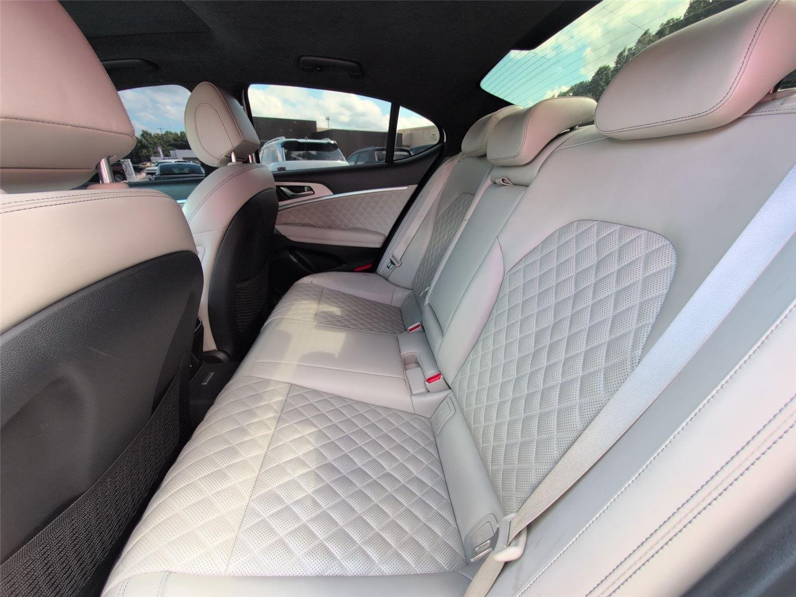 Used 2022 Alta White Genesis 3.3T image 23