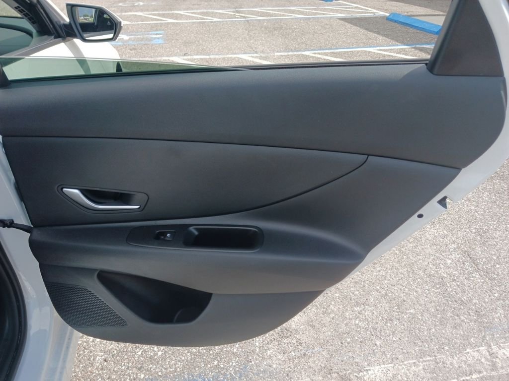 Used 2025 White Hyundai SE image 20