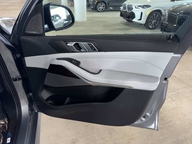 New 2026 Skyscraper Grey Metallic BMW sDrive40i image 11